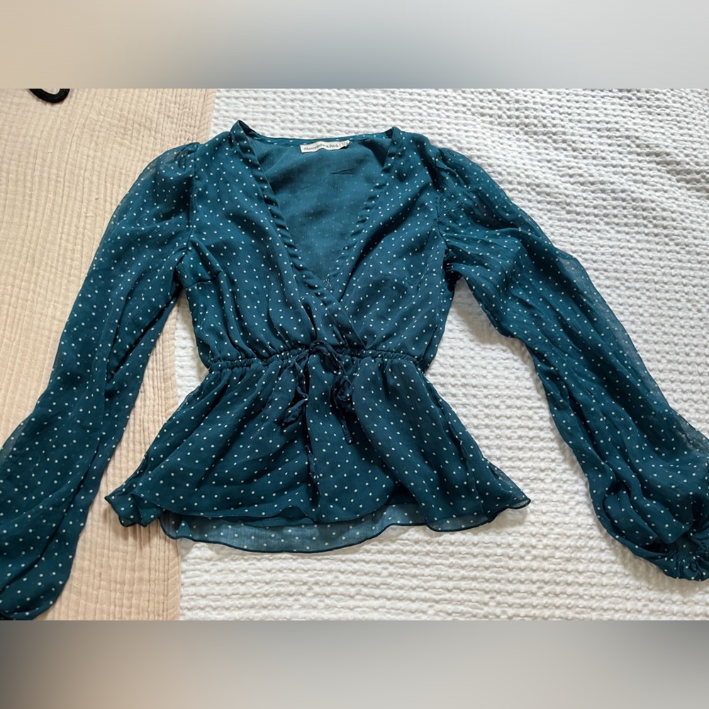 Turquoise polka dot blouse v neck Abercrombie